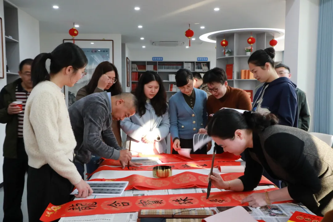 笔墨飘香迎新春，趣味运动展活力—— 南靖县检察院开展迎春节系列主题活动
